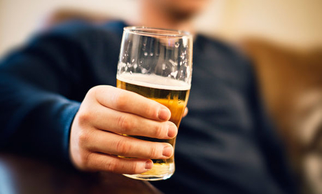 Consumul excesiv de alcool poate creşte riscul de atac de cord