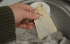 how_to_use_soap_nuts_for_homemade_laundry_detergent_washing_time-680x449
