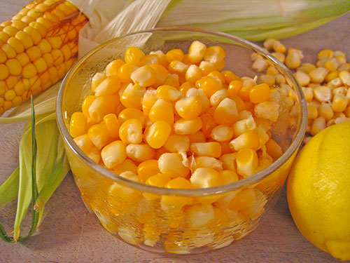 Boiled corn kernels
